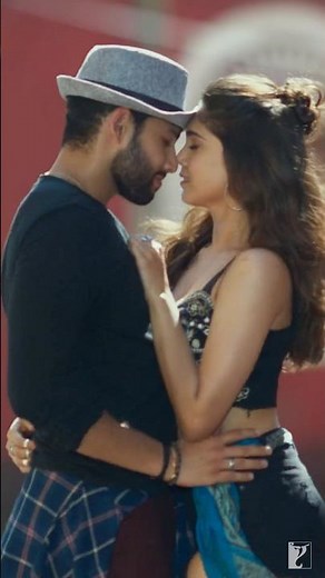Heart eyes only when they're together 😍 | #LuvJu | #BuntyAurBabli2 | #Sharvari | #SiddhantChaturvedi