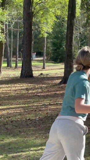 Absolutely loving Bainbridge Oaks Disc Golf Course and this warm Georgia weather 🫶🏼🥏 #discgolf