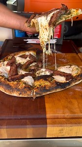 Savoring the flavors of Argentina with a twist! 🇦🇷🍕 This Chimichurri Steak Argentine Pizza is an awesome fusion of juicy steak and zesty chimichurri on a crisp, cheesy crust. BBQGuys #instafood #foodlover #grill #openfirecooking #outdoorcooking #steak #meat #foodstagram #foodie #meatlover #alfrugoni #smoke #smoking #bbq #viral #sanantonio #friends #texas #texaslife #texasbbq #asado #pizza #chimichurripizza | Al Frugoni