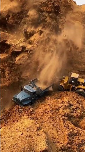 RC DUMP TRUCK CAUGHT IN DEADLY LANDSLIDE ACCIDENT!
