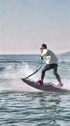 Electric surfboards also have strong power.01 #surfboard #electric #jetboard #watersports #outdoors