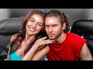 Teaching My Girlfriend How to Play VR