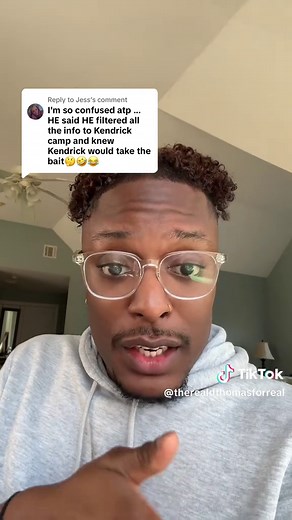 Replying to @Jess #kdot #kendricklamar #drake very strange behavior!