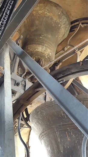 Le antiche campane del Santuario annunciano la S. Pasqua. #campane #pasqua #saronno