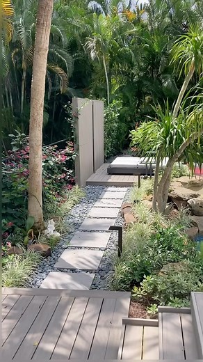 28K views · 29 reactions | Daybed beside the pool on a floating deck -Create privacy and enclosure with a section of modern fence/screen . . . . #gardening #garden #gardendesign #homedecor #home #interiordesign #homefurnishings #landscaping #landscapedesign #daybed #decking #screen #fencing | Matthew Giampietro Garden Design | Facebook