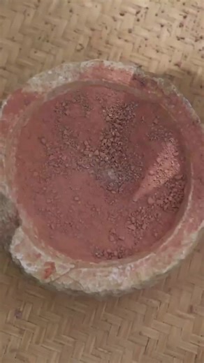 Ink pads were essential tools for calligraphy, painting, and seals in ancient times. 🖋️ In this video, we explore the traditional methods of making an ink pad by hand, step by step, the same way artisans did hundreds of years ago#fyp