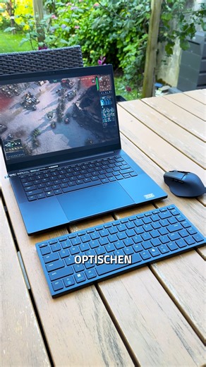 Mobiles Desk Setup? 💼 Mit der Basilisk Mobile und der Joro entsteht ein Setup, das überall einsatzbereit ist. Die Maus ist leicht, reagiert schnell und hält bis zu 150 Stunden durch. Die Tastatur ist kompakt, flach und verbindet sich mit mehreren Geräten. Für Leistung sorgt das Blade 14 mit Ryzen AI, RTX Grafik und 3K OLED Display 💻🖱️⌨️ Arbeiten und Spielen, wo du willst 🎮 | Razer