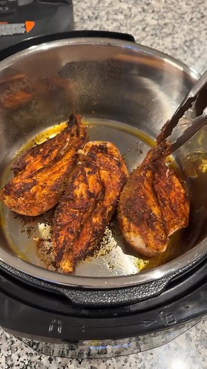 Easy Chicken Carnitas that are foolproof and packed with flavor? Say less. 😋 Follow @foodies.stay.fit to meal prep the easy way with the Instant Pot RIO Wide! Ingredients: 3 whole chicken breasts 1 tbsp cumin powder 1 tbsp oregano ½ tsp paprika ½ tsp chili powder 1 tbsp avocado oil 1 small yellow onion (diced) 4 garlic cloves (minced) ⅓ cup of low sodium chicken broth ¼ cup orange juice ¼ cup lime juice For Toppings: Minced cilantro Pickled red onions Avocado slices Lime wedges | Instant Pot