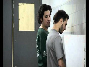 EN EL VESTUARIO DE HOMBRES