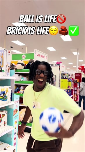I prefer a ball made of LEGO bricks😎🧱⚽️ Follow me & Join the Party🥳 #lego @LEGO