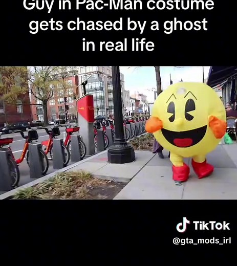 Guy in Pac-Man Costume Chased by Ghost in Real Life