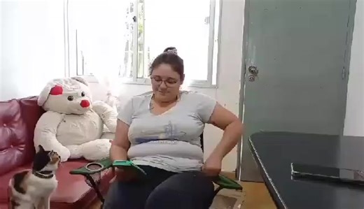 🎤 María German, 31 años, desde Santa Lucía, se suma al concurso “Lo ideal es que lo cantes vos” con una propuesta auténtica y llena de emoción Su participación refleja el espíritu del certamen: animarse a cantar desde el corazón, conectar con el público y representar con orgullo a su ciudad. 📅 Hoy, 25 de octubre, es el último día para enviar tu video. 📲 ¡Comentá, compartí y dale like a tus artistas favoritos! 🎟️ Cada voto cuenta para llegar a la gran final. 📻 Lo vivimos por FM Ideal 90.1 y 