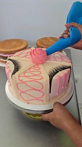 670K views · 1.7K reactions | asi de sencillo se decora tortas con rosas en crema #cake ⁨#pastelescreativos #cakedecorating #chantilly | El mundo de la pasteleria | Facebook