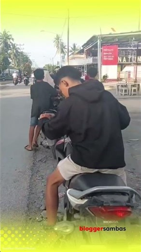Jawai Krisis BBM? Antrean di SPBU Dungun Laut Mengular Hingga ke Jalan! ⛽ #shorts