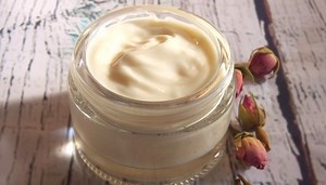 Breast Milk Lotion: Benefits, Storage & 5 Simple Recipes