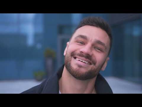Handsome man smiling | Man happy | 4K - Free Stock Footage | FINDSTOCKS |