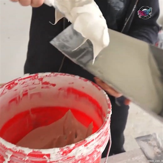 How to Decide Between a Pan and Knives or Hawk and Trowel | Drywall Shorty