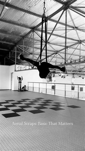 Aerial Straps – Basic Info That Matters Fact 1 Aerial straps put a lot of pressure on the shoulders which means you need proper activation before starting any movement Fact 2 Your grip strength and wrist stability are part of the foundation without them the technique cannot be clean or safe Fact 3 Straps work mostly with straight arms so you must build control without bending or collapsing into the joints Fact 4 Progressions are essential you learn basic hangs first then inversions then shapes a