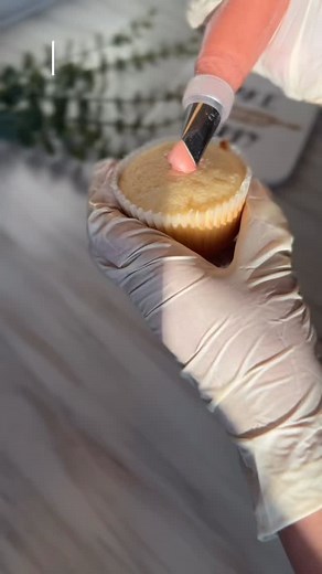 Buttercream Rose🌹✨ | Easy rose tutorial | Cake Decorating Tips | Beginner Friendly | Aesthetic Baking Video 🍰💗#houseofsugar #sweettreats #cakes #bakingreels #dessert #cupcakes #rose #piping #floral | House-of Sugar