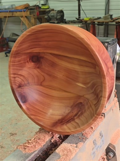 Creating a Deep Cedar Bowl: Woodturning Techniques