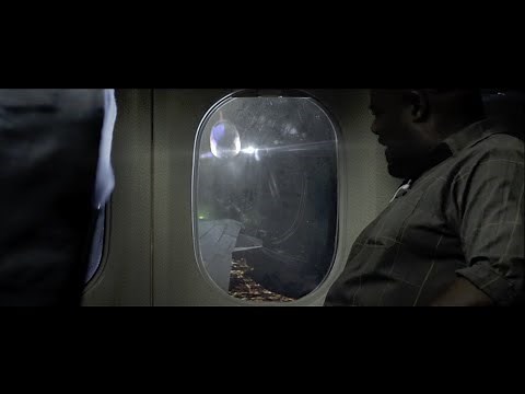 Zombie airport outbreak!! The Living: Zombie Outbreak on an AIRPLANE!