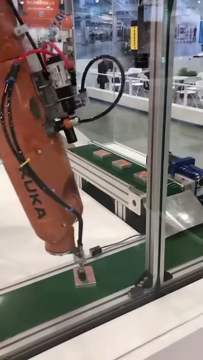 Kuka Conveyor tech with Cognex Camera