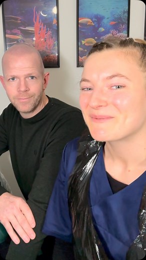 Så fik vi afsluttet 5 behandling på Bo, det ser allerede super godt ud!🙌😎 Vi har to behandlinger tilbage som bliver dedikeret til finpudsning og detalje arbejde.🔎 Det bliver kun flottere for hver behandling!🙌 Kunne du være interesseret i en behandling, tilsvarende Bo’s?✅ Så kontakt mig på: 📞 22 44 42 28 📧 kontakt@primapmu.dk 💻Du kan også læse meget mere på min hjemmeside: Primapmu.dk #pmu #smp #scalpmicropigmentation #hairtattoo #hairloss #hairlosstreatment #hovedbundspigmentering #primap