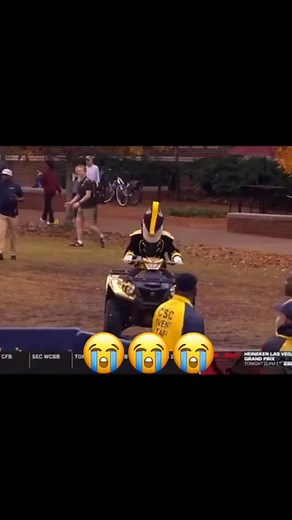 The Vanderbilt mascot took a spill today 🤣 | Bussin’ With The Boys