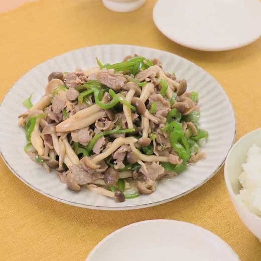 ご飯に合う！ 牛バラ肉としめじのオイスター炒めのレシピ動画・作り方 | デリッシュキッチン