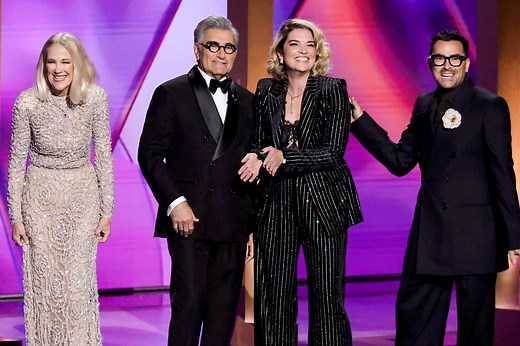 'Schitt's Creek' stars stage Rose family reunion to close out 2024 Emmys