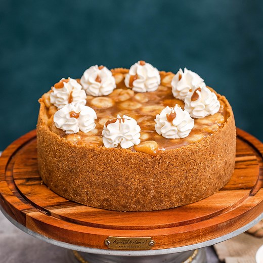 Banana foster is comfort food - so is this cheesecake version of it! Full recipe: https://www.luisabakes.com/post/banana-foster-cheesecake #bananacheesecake #cheesecake #baking | Luisa Bakes