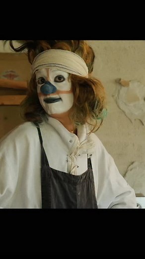 Enkou et Didou on Instagram: "Sa fé bizare le passé vou trouvé pa ? #enkouetdidou #clown #mystere #hangar #home #emotions #amour #abandon"