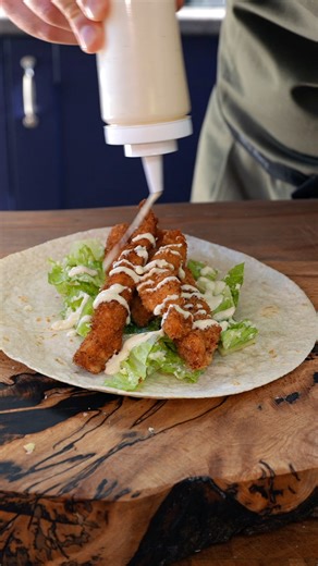 This Crispy Chicken Caesar Wrap is packed with flavour, featuring crunchy, golden-brown chicken, crisp romaine lettuce, and a creamy homemade healthier Caesar dressing! #chickencaesarwrap #chickenwrap #RecipeShare | Pinch of Mint