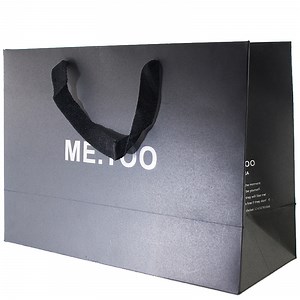 [Hot Item] Factory Custom Printed Matte Black Paper Shopping Bag with Ribbon Handle Packaging Luxury Gift Paper Bag with Logo