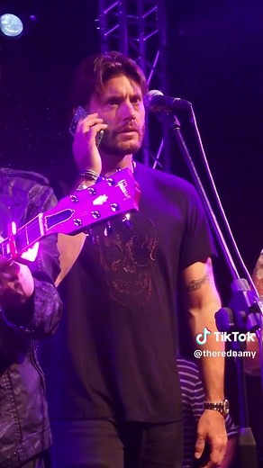 Jensen Ackles singing Hallelujah. Yes. I was that close to him. #jensenackles #jib13