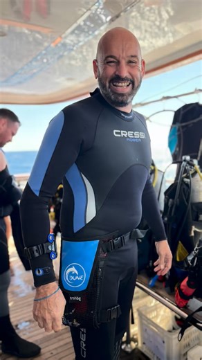 Dune Red Sea on Instagram: "🌍 Sous l’eau aussi, chaque geste compte. Des trash bags sont mit à disposition de nos plongeurs afin de ramasser les déchets qu’ils trouvent sous l’eau et d’organiser des plongées clean up. Être un bon plongeur c’est aussi respecter la mer qui nous accueille. ♻️ Un océan propre commence par des actions concrètes, au-dessus comme sous la surface. #duneworld #subocea #redsea #diving #egypt"