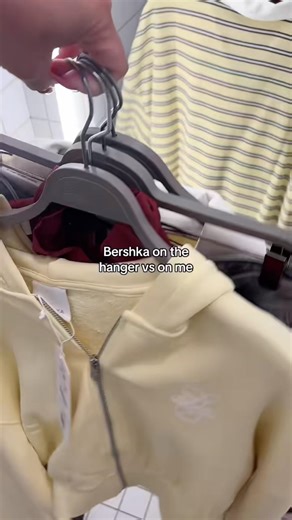 Some cute new fits from new in @bershka💛 #bershka #bershkanewin #onthehangervsonme #tryon #ootd