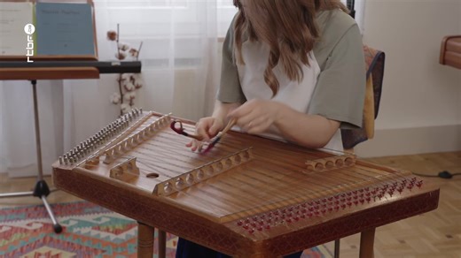 Connaissez-vous le cymbalum, instrument à la sonorité envoûtante venu tout droit des Balkans - RTBF Actus