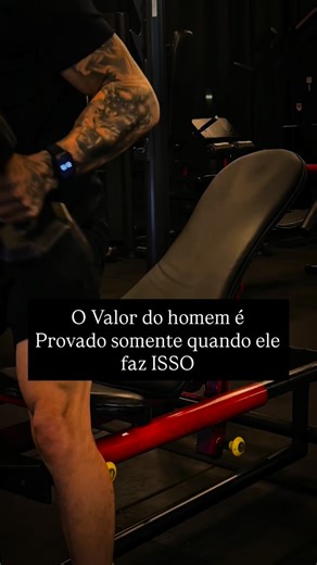 Alan Patrick | Relacionamentos on Instagram: "1. Quando ele escolhe a própria dignidade mesmo amando. O homem de valor não se trai pra manter alguém por perto. Se ficar exige humilhação, ele prefere ir embora — mesmo doendo. 2. Quando ele sustenta limites sem gritar. Não ameaça, não discute, não dramatiza. Ele comunica uma vez. Se o limite é cruzado, ele age. Silêncio com ação pesa mais que mil discursos. 3. Quando ele não reage ao desrespeito com desespero. Provocação, frieza, joguinho. Ele não