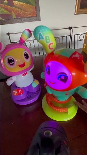 Fisher-Price Bright Beats Animated Dance and Move BeatBelle Record Learning Game /DJ bouncin’ beats