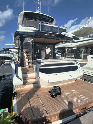 Galeon 560 Motor Yacht – Port & Starboard Fold-outs – YachtBuying101.com