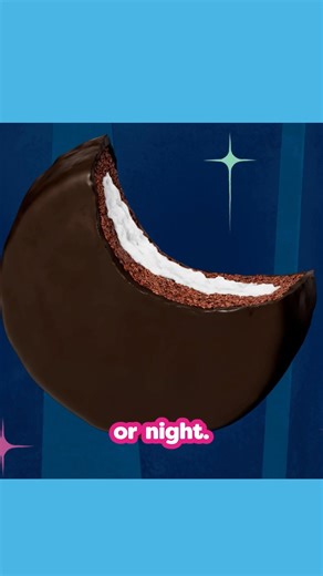 Devils food cake, crème, and frosting—it’s the trio that makes Ring Dings irresistible. Treat yourself today! | Drake's Cakes
