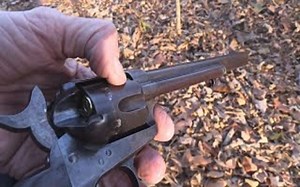 【搬运\u002F已加工字幕】原版柯尔特骑兵单动左轮 近距离射击