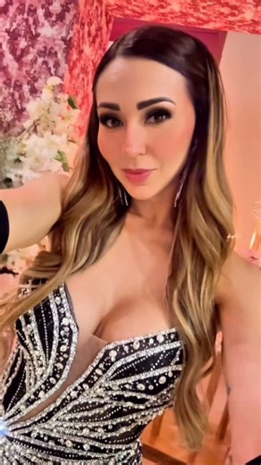 Aleida Garza on Instagram: "XV #xv #xvaños #família #fiesta // @coconut_dresses_ 壟// @rosemimosaslin Gracias por acompañarnos ✨ // Extenciones. @angels_hairextensions_academy ‍♀️// Peinado. @gusmtzmakeup"