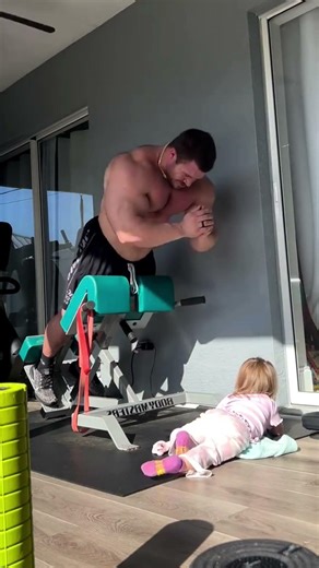 Workout with My Muscle Daddy 与肌肉爹地一起锻炼