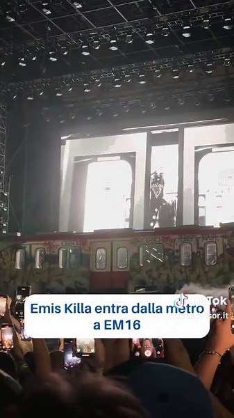 Emis Killa live con “Sulla Luna” a EM16