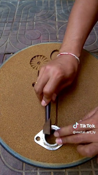 Art of Metal casting and smelting on sand #metal #art #metalcasting #satisfying #experiment