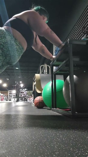 Incline push-ups. #getstrong #bodyneutrality #plussize #liftheavy #womenwholift