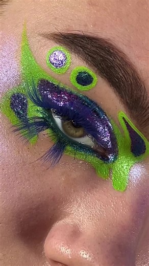 Toy Story Alien Makeup Tutorial | Graphic Liner Inspiration