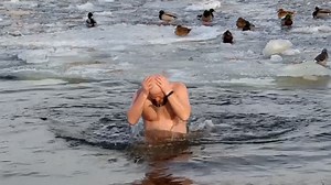 Video. Kiev residents bathe in Dnieper River to mark Epiphany